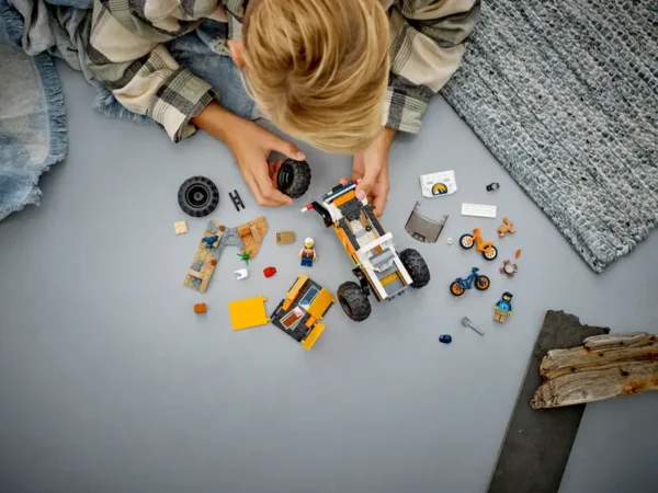 LEGO® 4x4 Off-Roader Adventures - 60387 - Image 10