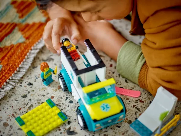 LEGO® Emergency Ambulance and Snowboarder - 60403 - Image 8