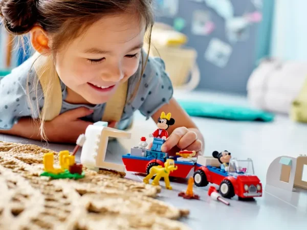 LEGO® Mickey Mouse and Minnie Mouse's Camping Trip - 10777 - Image 8